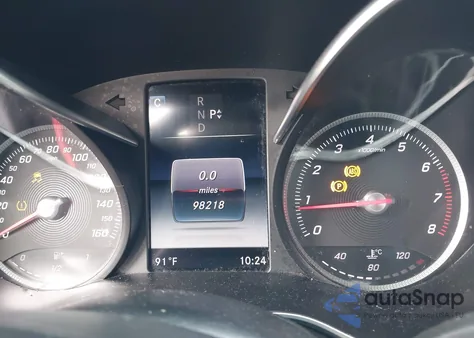 2017 Mercedes-Benz C 300 z USA, uszkodzony, nr VIN 55SWF4JB5HU189000